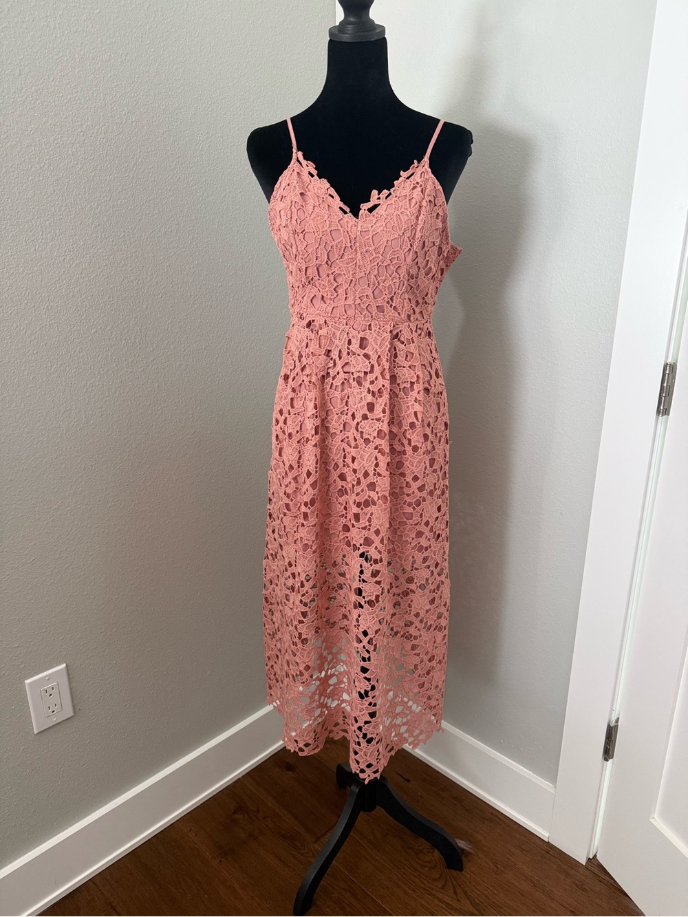 Astr Lace Midi Dress in Dusty Pink